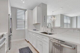 Building Photo - 3606 S Ocean Blvd