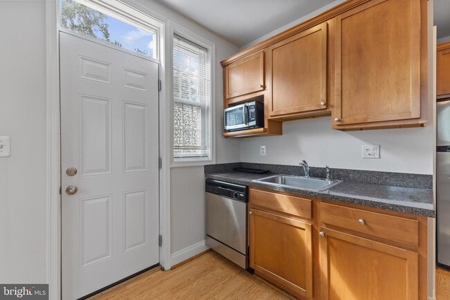 Building Photo - 321 Magothy Rd