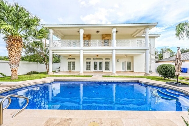 Building Photo - 314 Bordeaux Dr