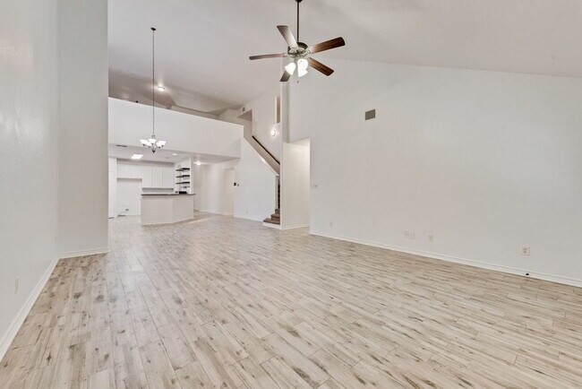 Foto del edificio - Spacious 5-Bedroom Home with Game Room & Amazing Backyard in Paloma Creek