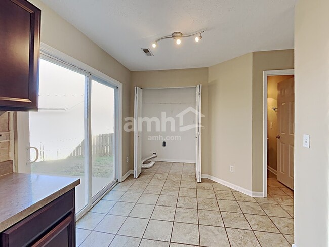 Foto del edificio - 4568 Hawthorn Dr