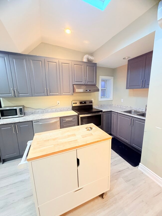 Building Photo - 5900 Main St