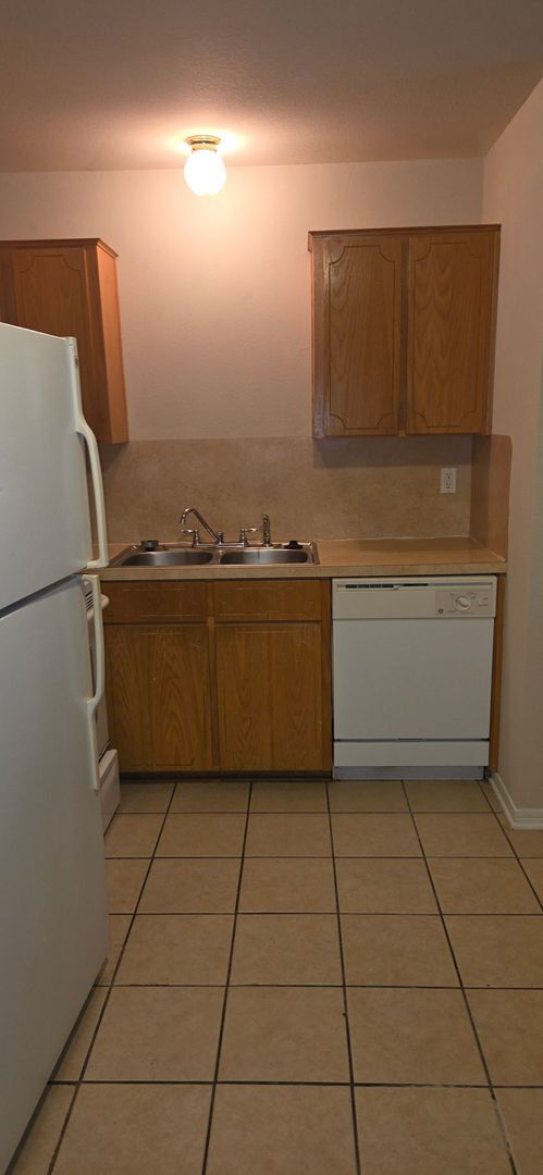 Building Photo - 809 Leifester Cir