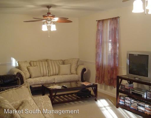 Building Photo - 11007 Largo Dr