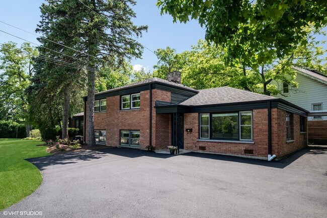 Building Photo - 2344 Green Bay Rd