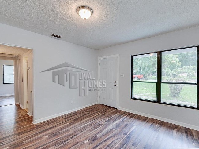 Building Photo - 1504 Dakar St