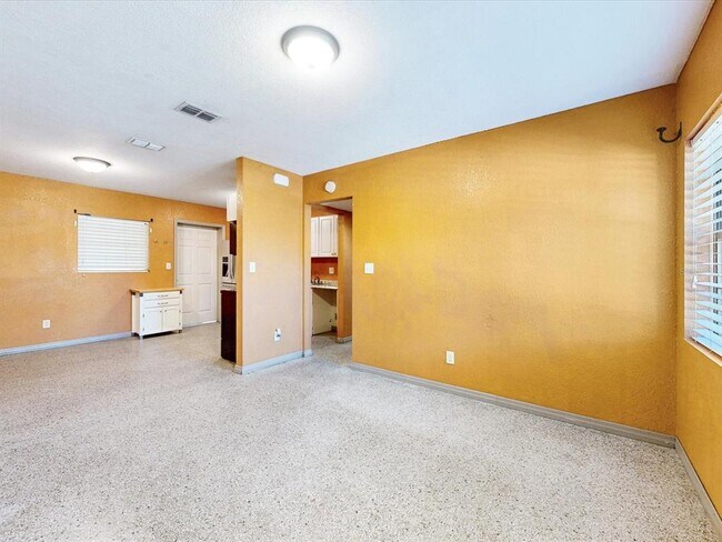 Foto del edificio - 2502 N Beaumont Ave