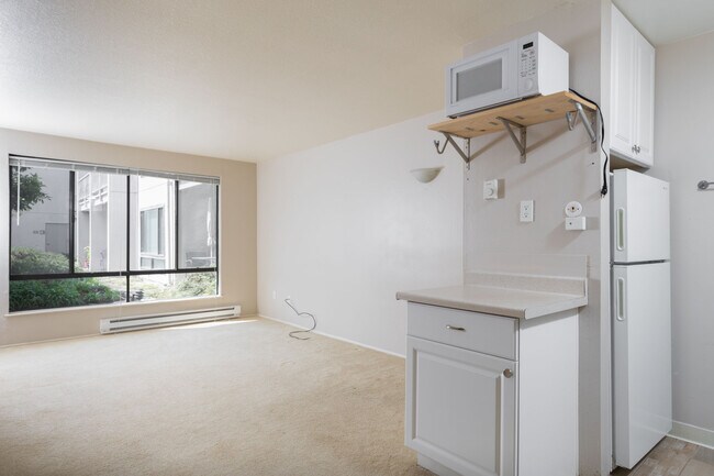 Building Photo - 3 Admiral Dr
