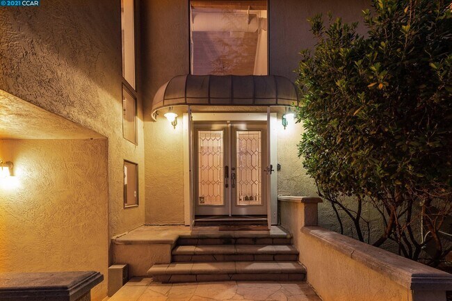 Foto del edificio - 5621 Highland Rd