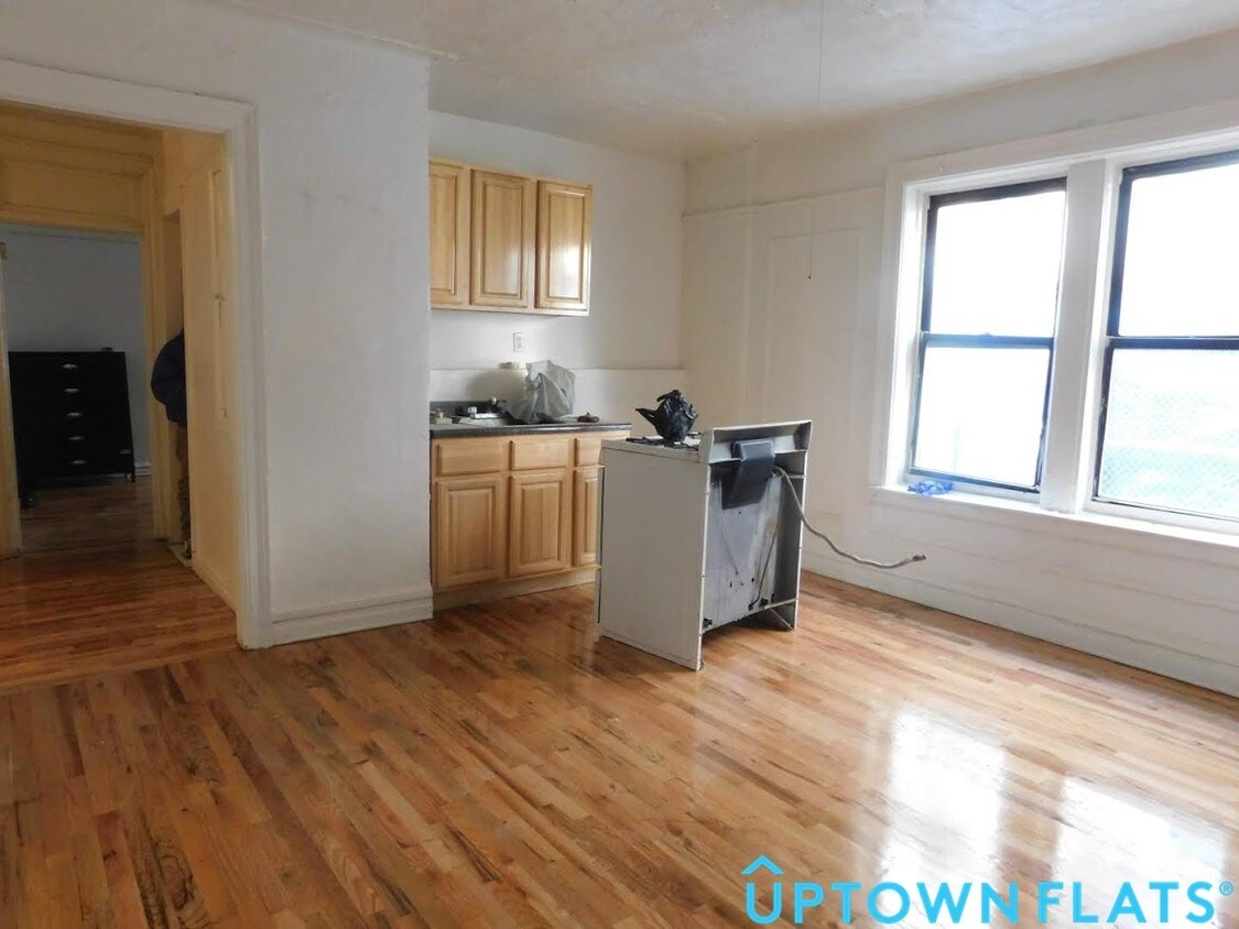 Primary Photo - 1527 Taylor Ave