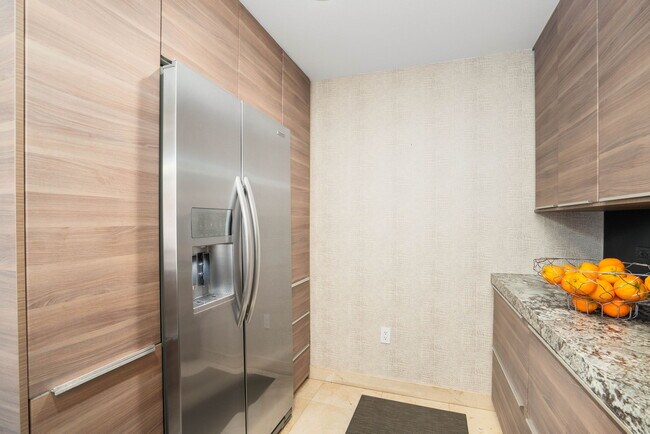 Building Photo - 530 K St