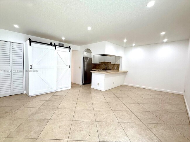 Foto del edificio - 3032 Coral Ridge Dr
