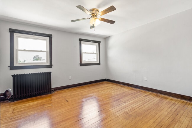 Building Photo - 4502 Coleridge St
