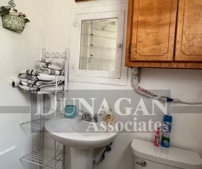 Foto del edificio - Fully Furnished 1 Bed, 1 Bath house - Open...