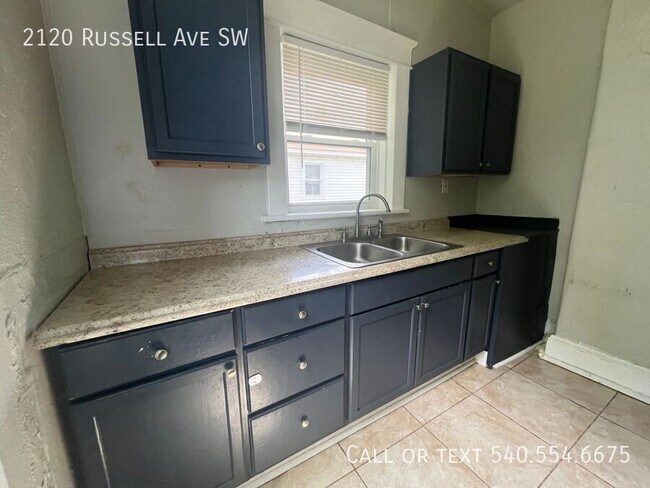 Foto del edificio - 2120 Russell Ave SW