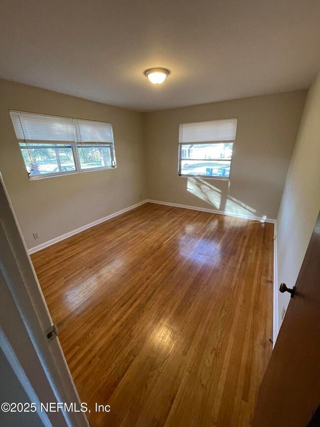 Foto del edificio - 5452 Santa Rosa Way