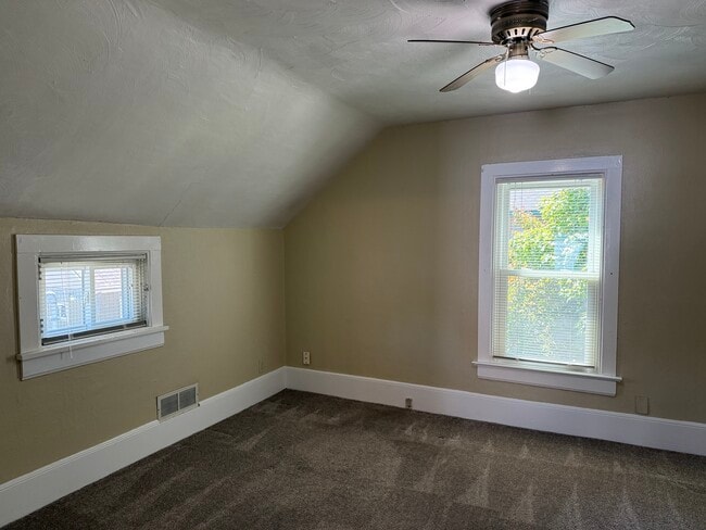Building Photo - 1412 Winnebago St