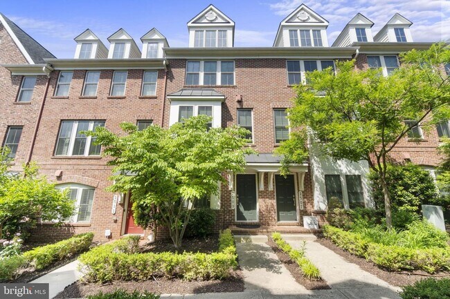 Photo - 2509 S Kenmore Ct House