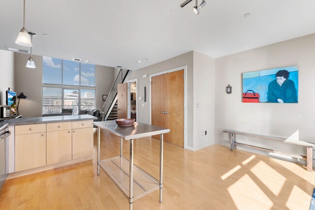 Foto del edificio - Luxury Furnished Loft on Broadway