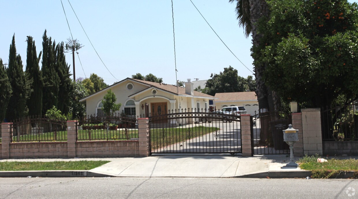 Primary Photo - 11550 Forest Grove St