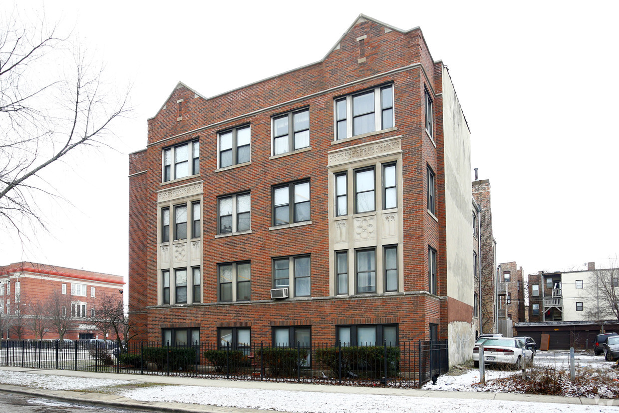 Building Photo - 6850 S Ridgeland Ave