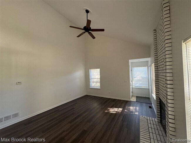 Foto del edificio - 6620 Fireside Ct