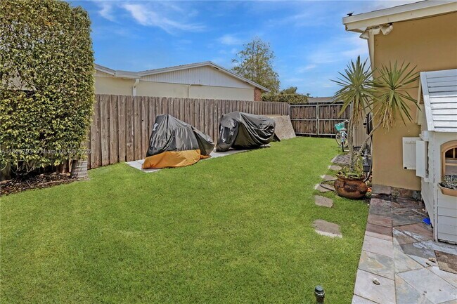 Foto del edificio - 10521 SW 124th Ave