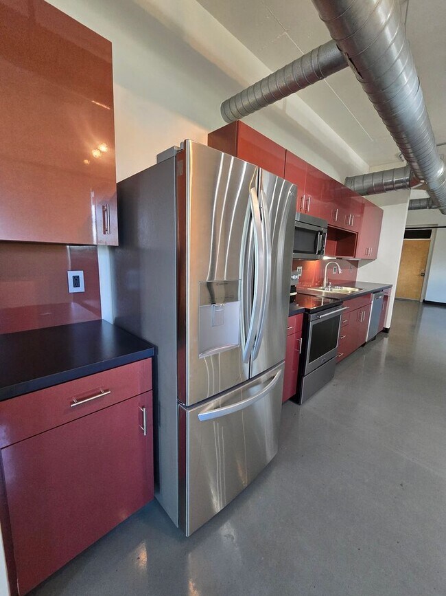 Foto del edificio - Luxurious 2BR , 2BA 2nd floor loft in East Downtown Area- aprox 1650 sq ft