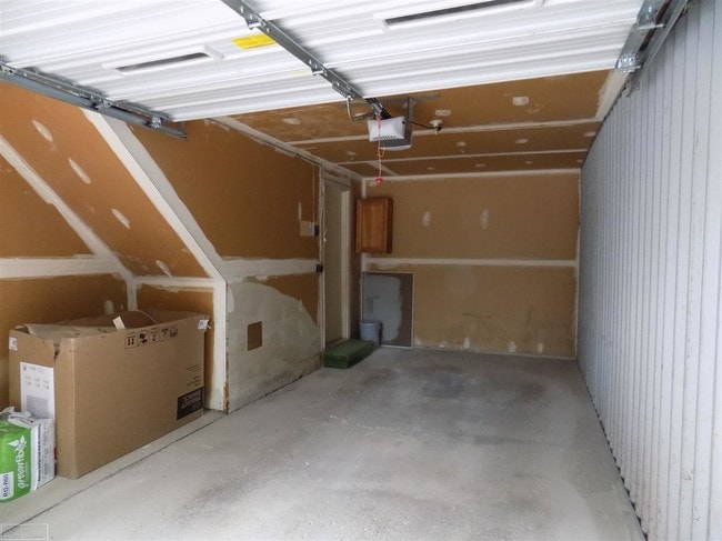 Building Photo - 24374 Meadowbridge Dr