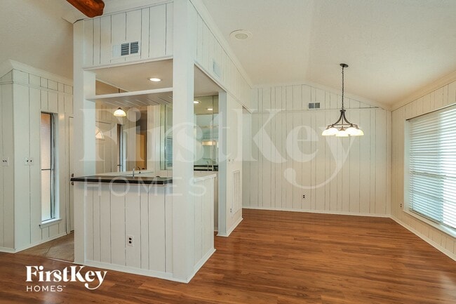 Foto del edificio - 613 W Castle Harbour Dr