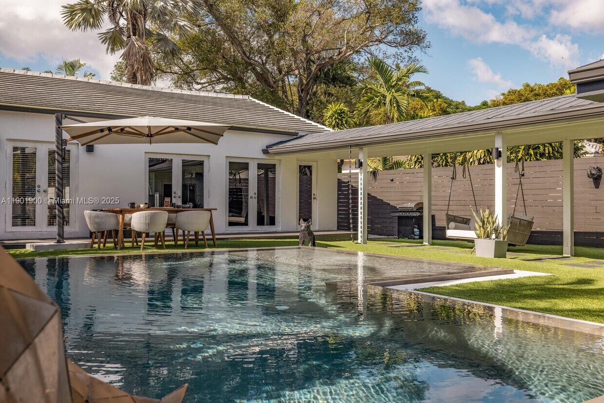 Foto principal - 901 NW 7th Street Rd