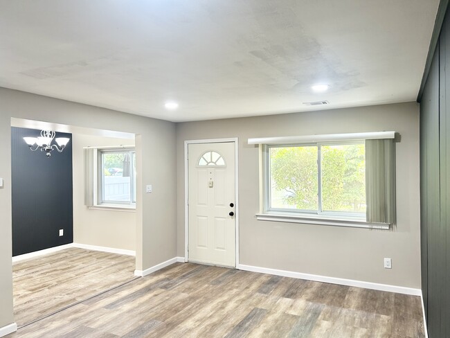 Building Photo - 186 Storm Dr