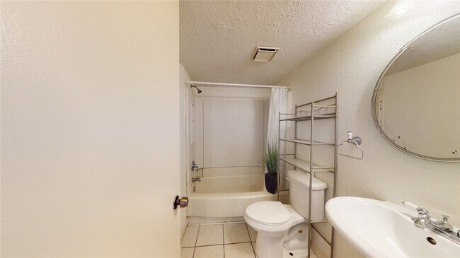 Foto del edificio - 12250 Copper Tree Pvt Ln