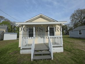 Building Photo - 652 Ransom St