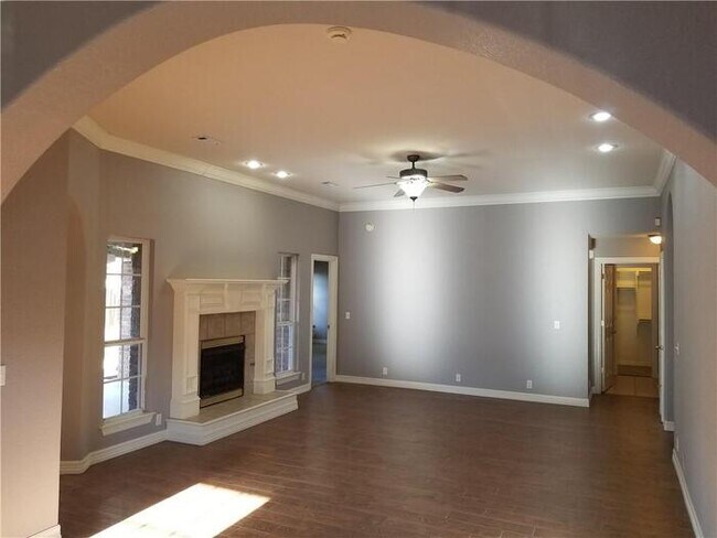 Building Photo - 884 Palisades Ave