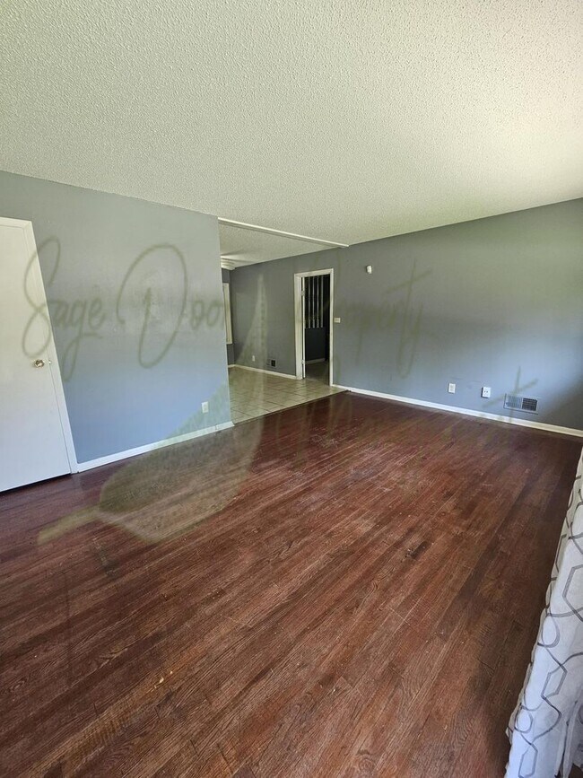 Building Photo - RANCH STYLE HOME!!!