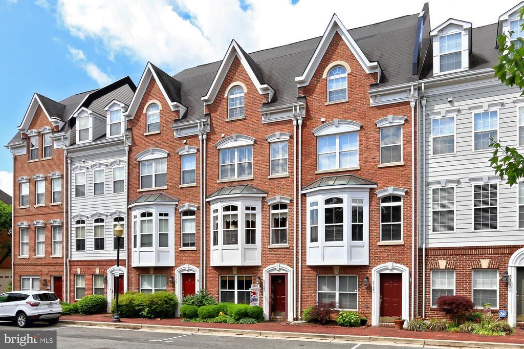 5127 Gardner Dr, Alexandria, VA 22304 Townhome Rentals in Alexandria