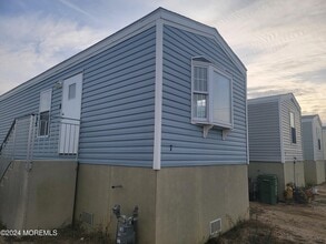 Building Photo - 463 S Green St