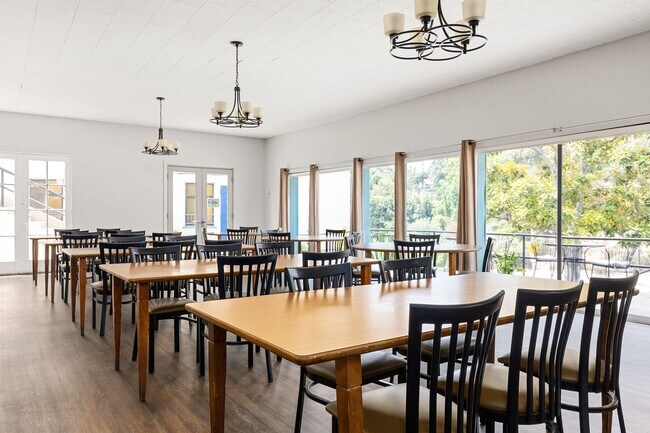 Foto del edificio - 840 Hilgard Ave