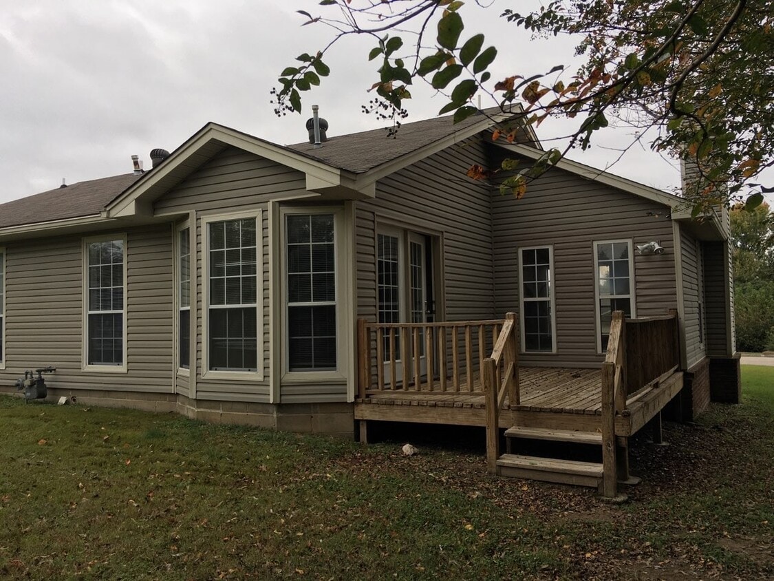 The back yard is expansive. The deck is great for grilling and entertaining. - 4007 Cornerstone Dr