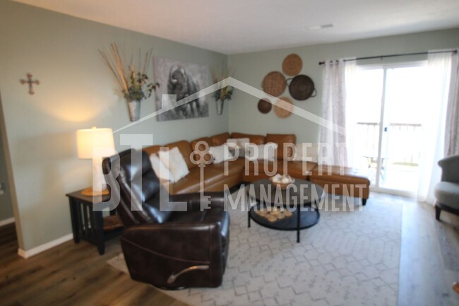 Foto del edificio - Beautiful Furnished 3 Bedroom Condo!