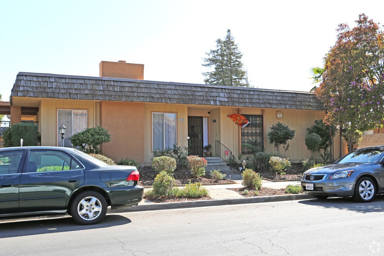 Building Photo - Patrician Apartments