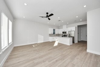 Building Photo - 8306 Comal St