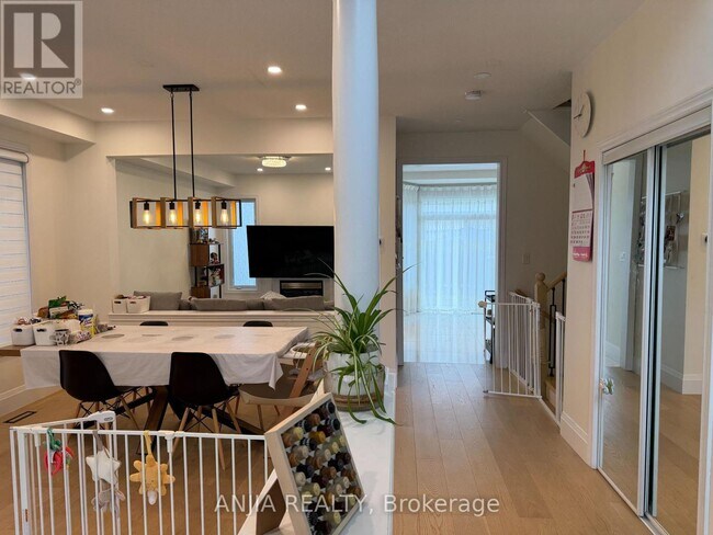 Photo du bâtiment - 265 Hammersly Blvd