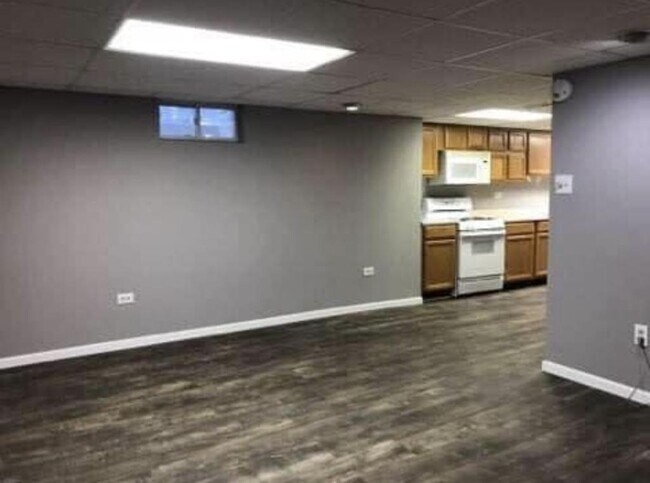 Building Photo - 10S420 Kearney Rd