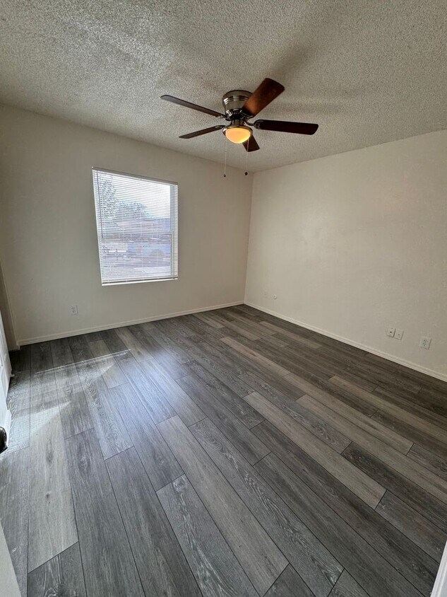 Primary Photo - Downtown location!