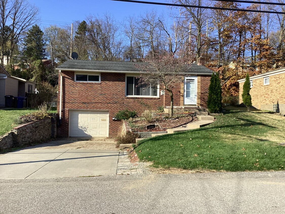 Primary Photo - Beautiful Home for Rent