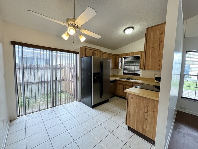 Building Photo - 2460 E Illiana St