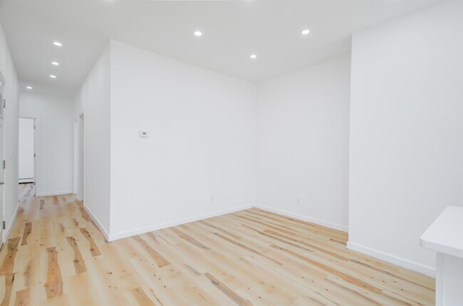 Building Photo - 251 Halladay St