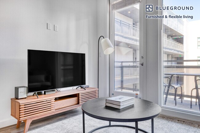 Building Photo - 6606 Variel Ave